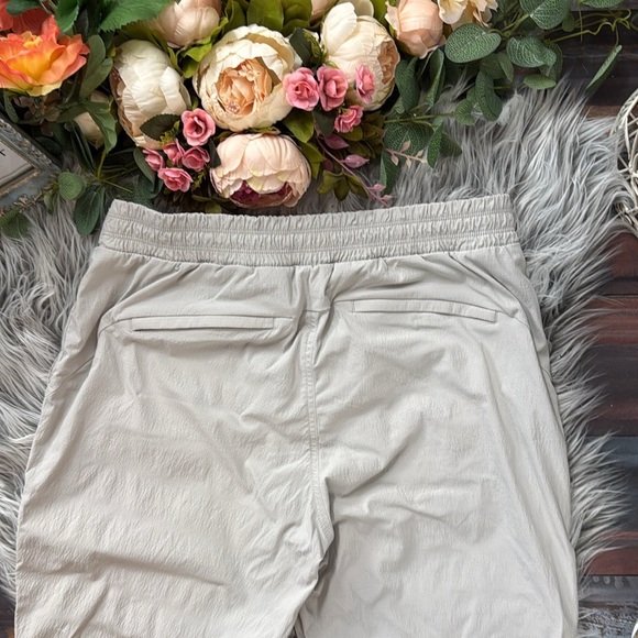 Athleta Trekkie Belted Khaki Utility Hiking Pants, 10 - Picture 12 of 12